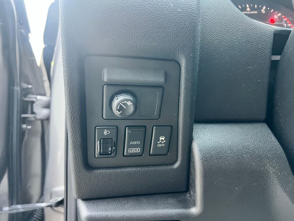 Thumbnail: 2011 Nissan Rogue - 18