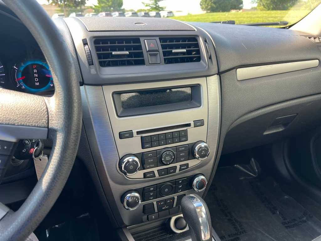 Thumbnail: 2010 Ford Fusion - 27