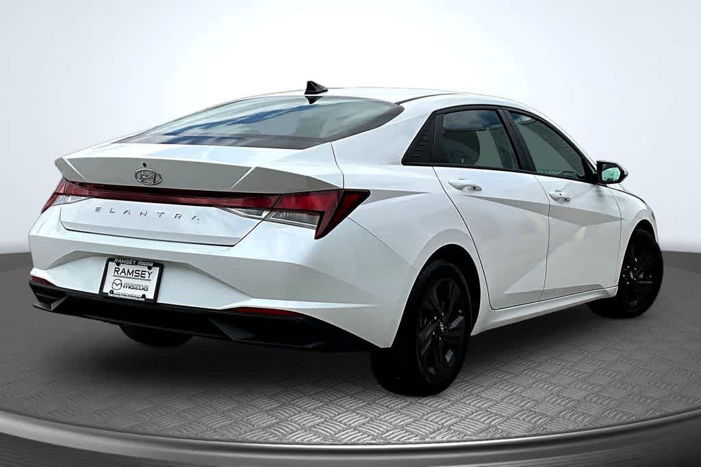 Thumbnail: 2022 Hyundai Elantra - 2