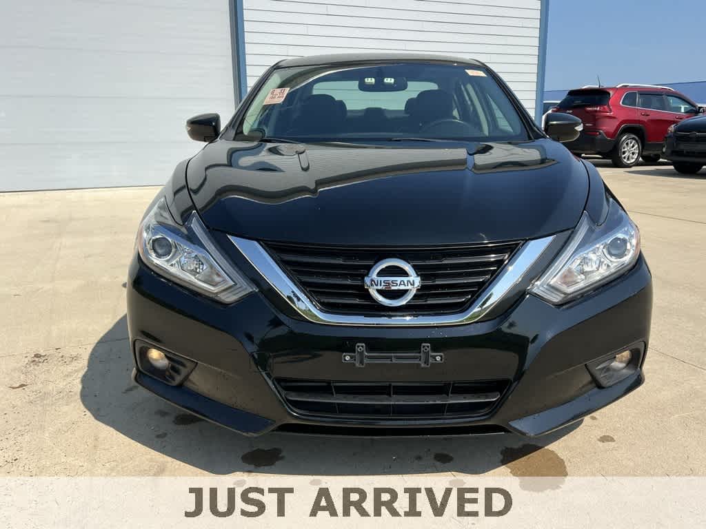 Thumbnail: 2016 Nissan Altima - 9