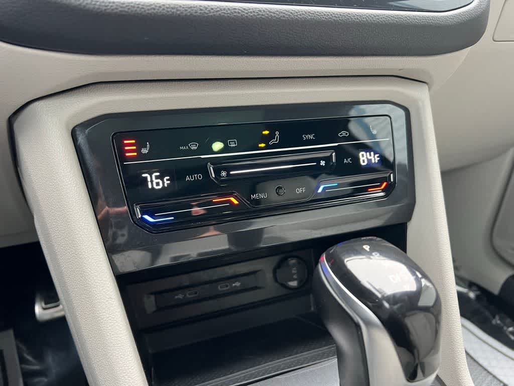 Thumbnail: 2023 Volkswagen Tiguan - 40