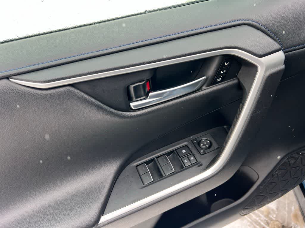 Thumbnail: 2022 Toyota RAV4 - 14