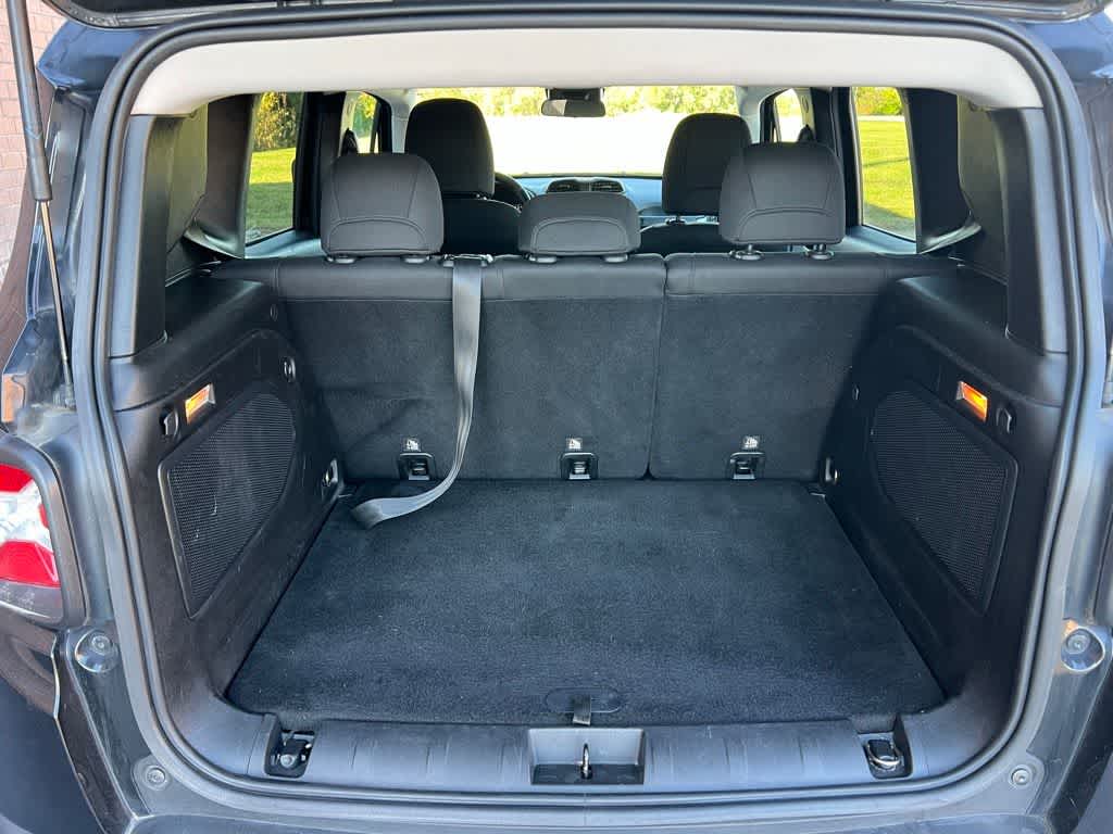 Thumbnail: 2015 Jeep Renegade - 19