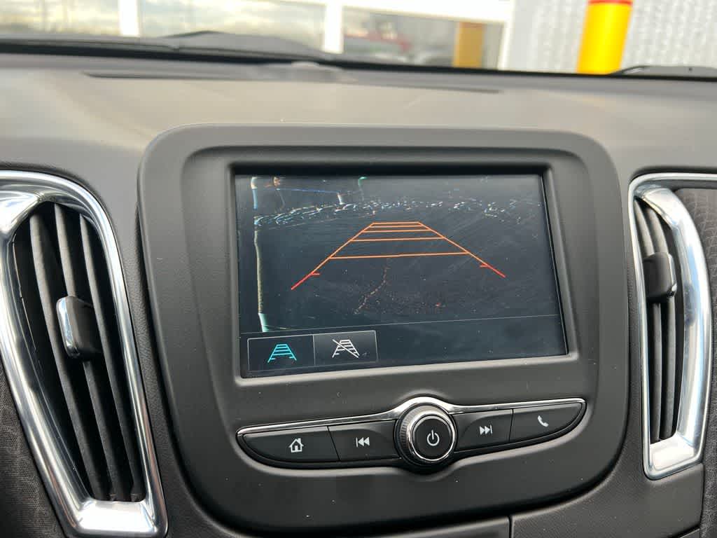 Thumbnail: 2017 Chevrolet Malibu - 22