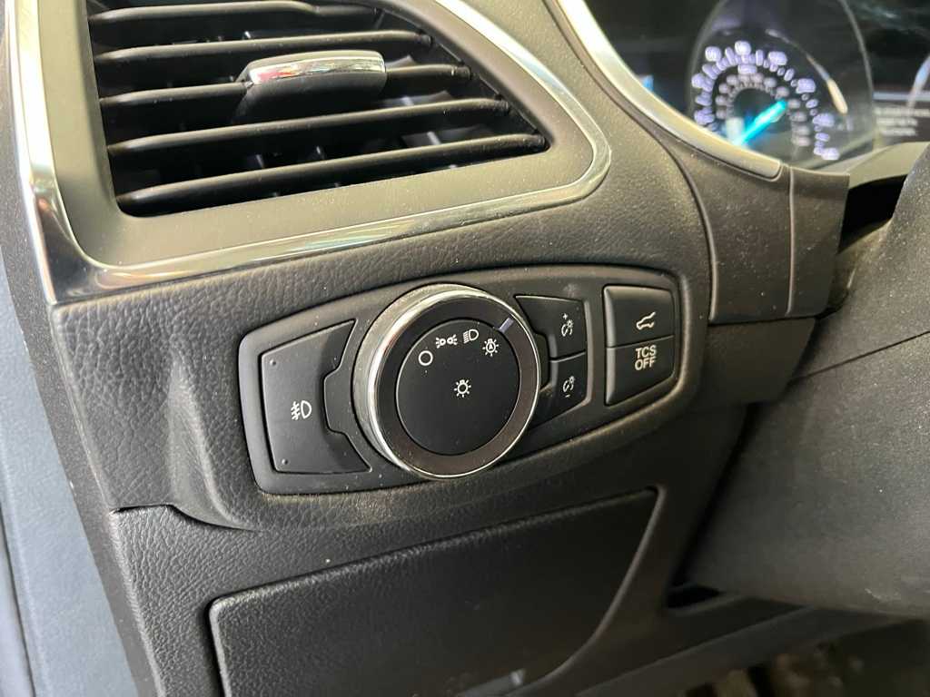 Thumbnail: 2019 Ford Edge - 13