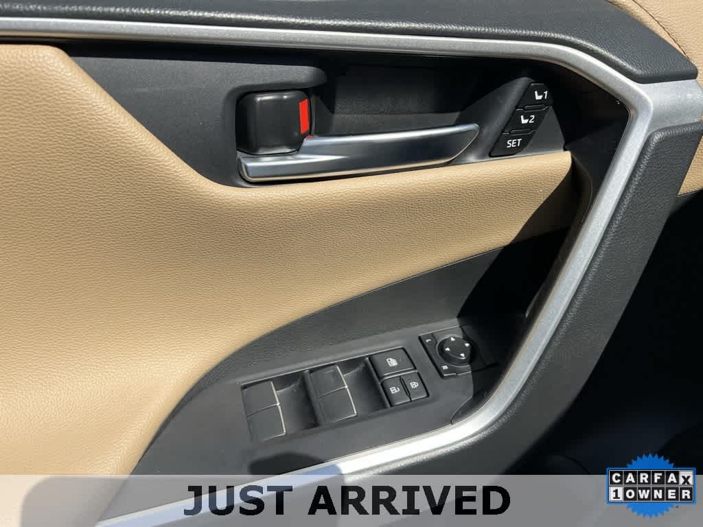 Thumbnail: 2020 Toyota RAV4 - 24