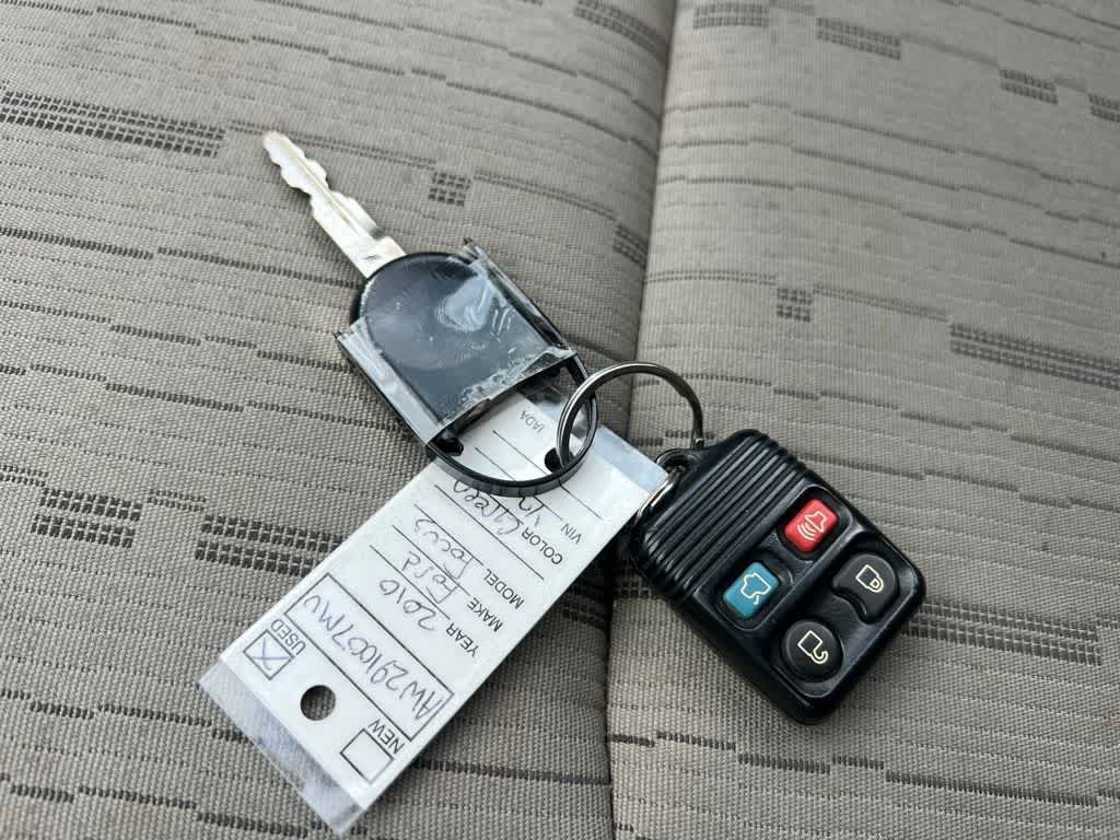 Thumbnail: 2010 Ford Focus - 37