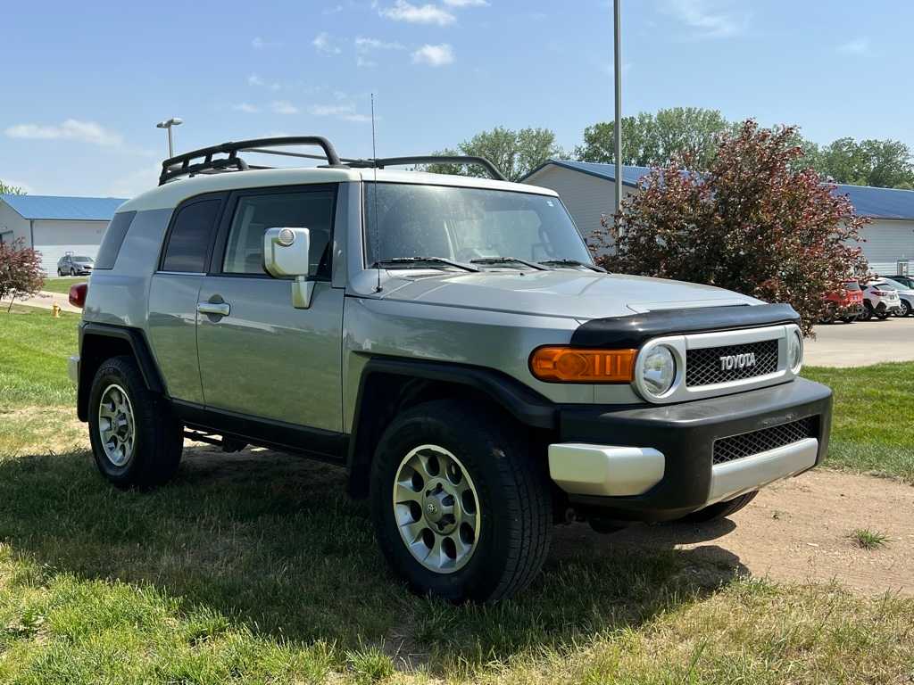 Thumbnail: 2012 Toyota FJ Cruiser - 7