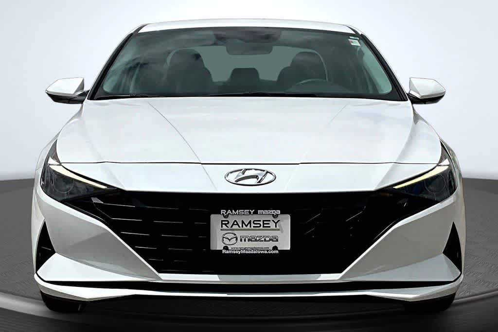 Thumbnail: 2022 Hyundai Elantra - 3