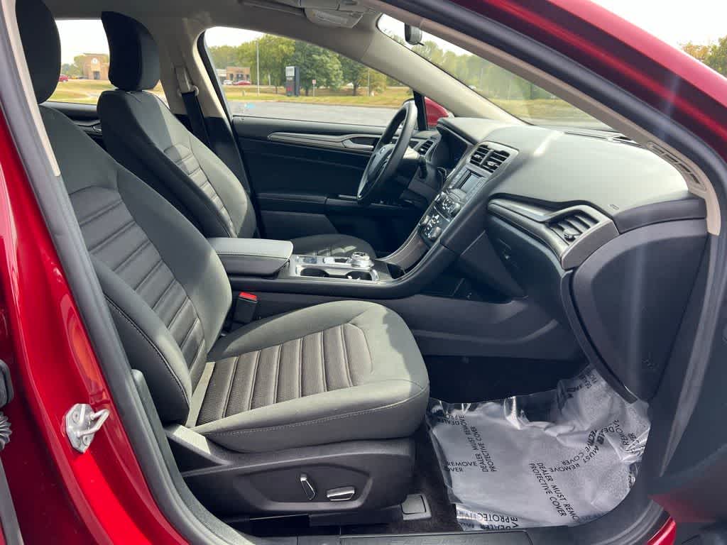 Thumbnail: 2017 Ford Fusion - 18