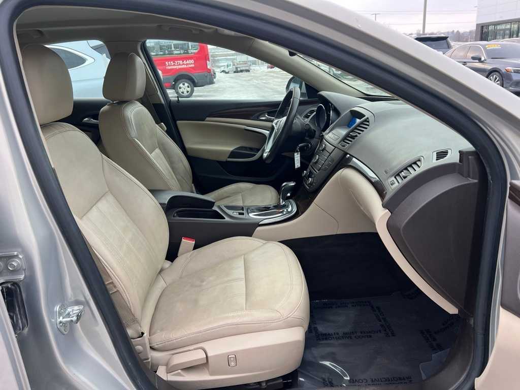 Thumbnail: 2011 Buick Regal - 21