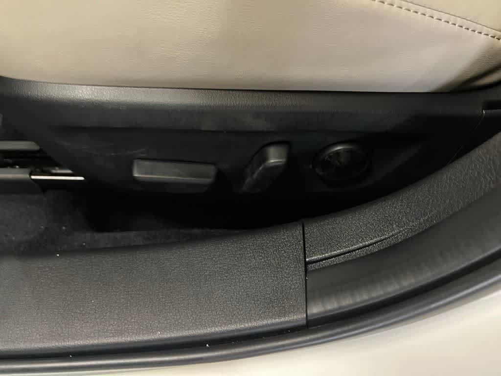 Thumbnail: 2025 Mazda Mazda3 - 17