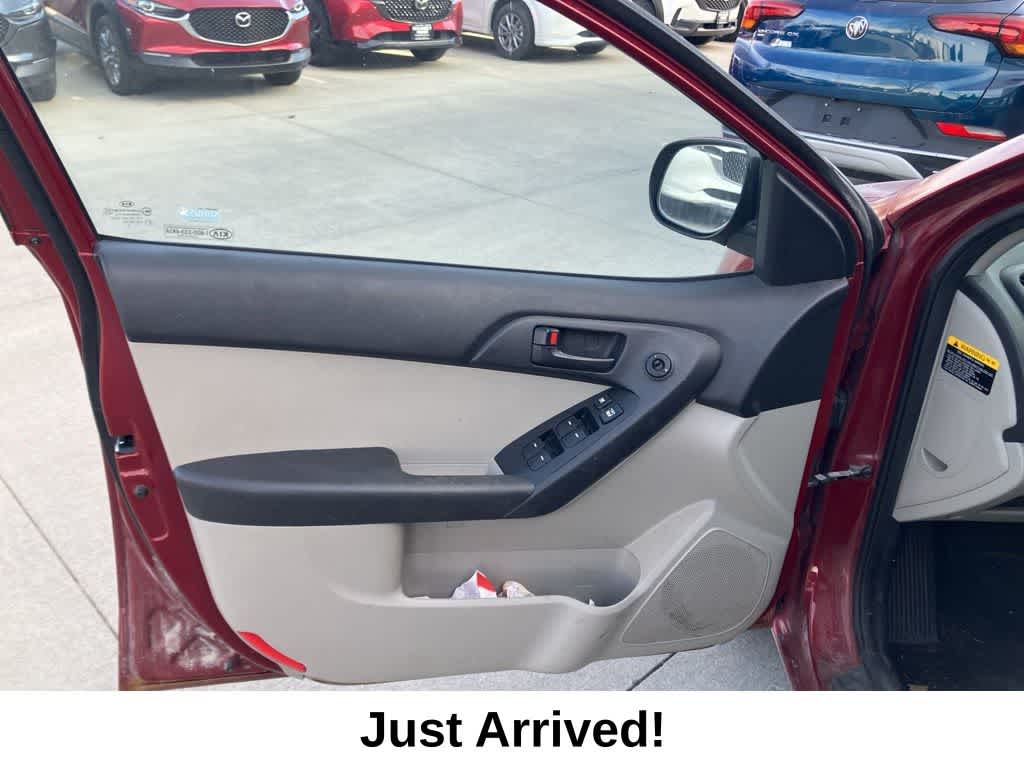 Thumbnail: 2010 Kia Forte - 9