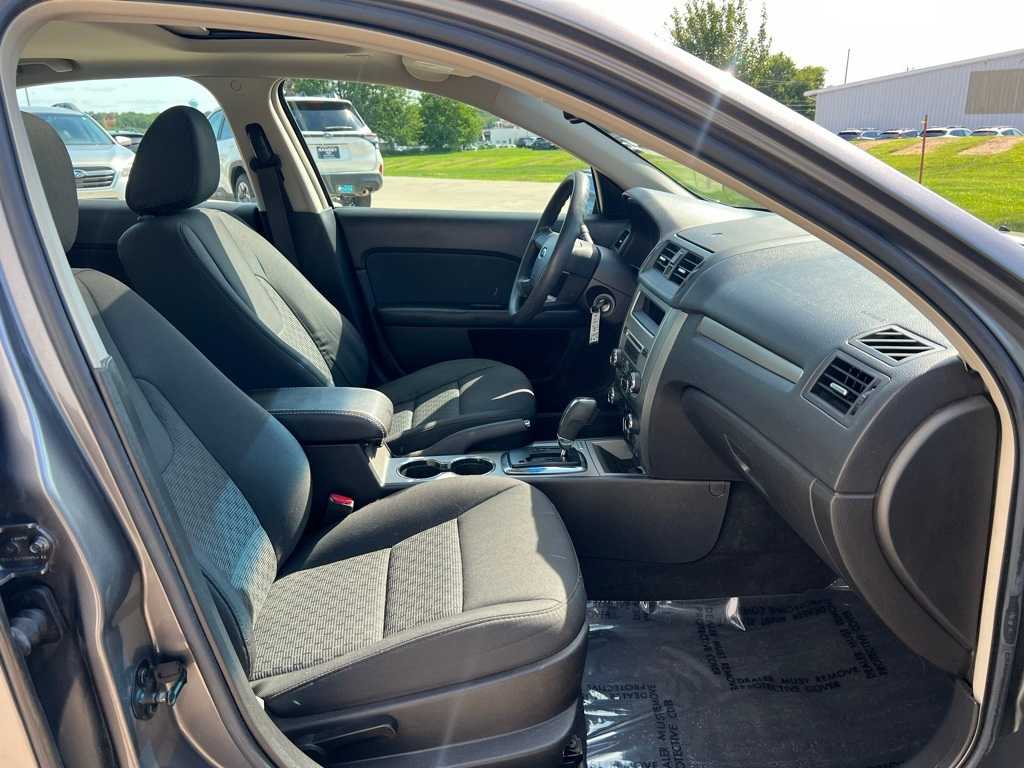 Thumbnail: 2010 Ford Fusion - 21