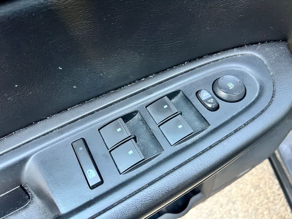 Thumbnail: 2016 Chevrolet Traverse - 12