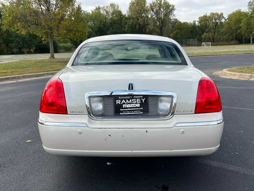 Thumbnail: 2005 Lincoln Town Car - 4