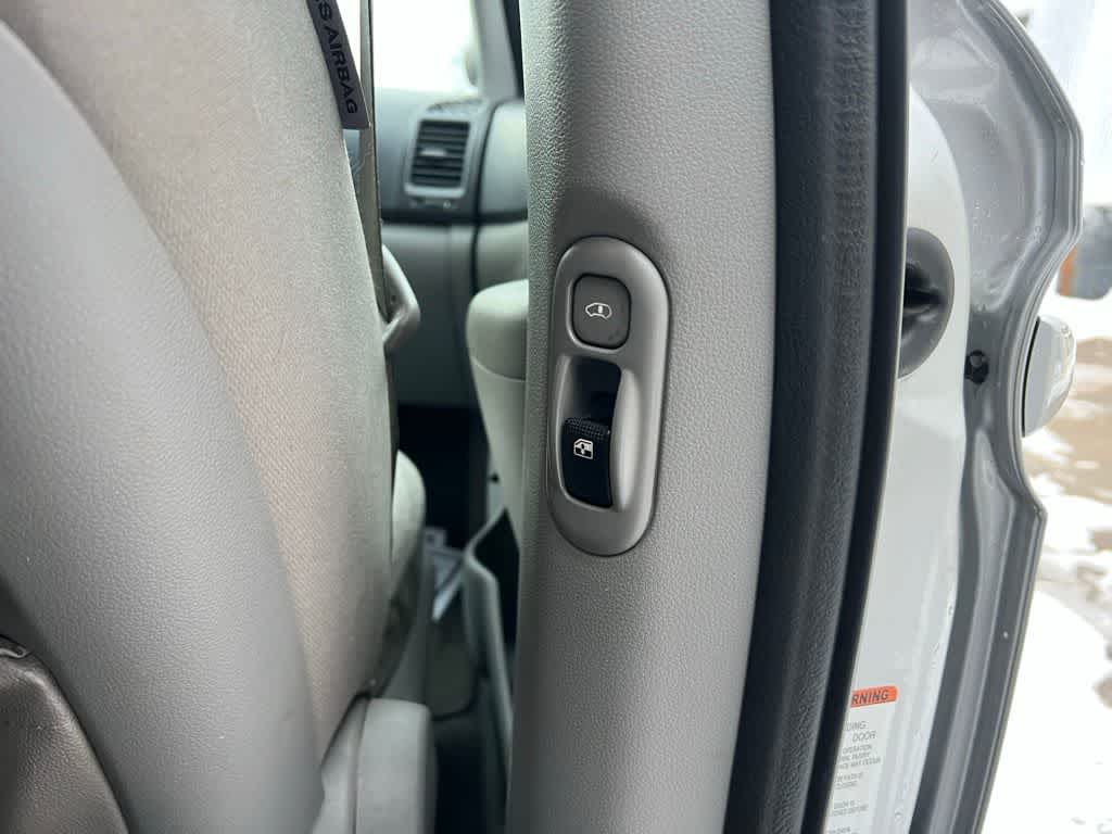 Thumbnail: 2012 Kia Sedona - 16