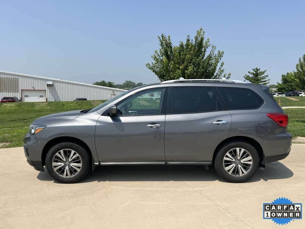 Thumbnail: 2017 Nissan Pathfinder - 3