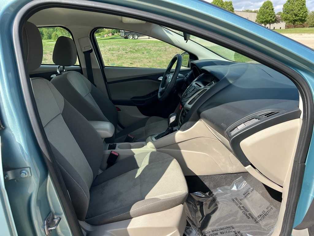 2012 Ford Focus SE 14