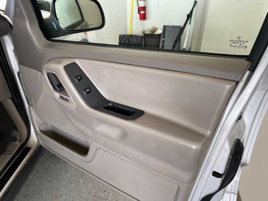 Thumbnail: 2003 Jeep Grand Cherokee - 22