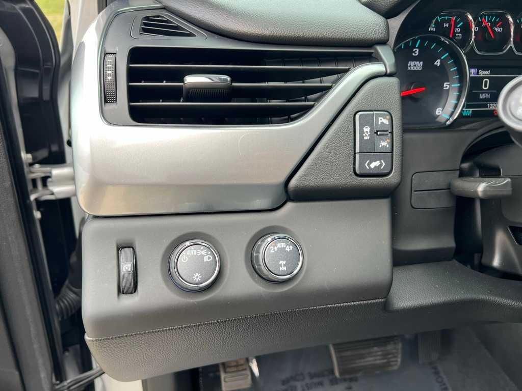 Thumbnail: 2019 Chevrolet Suburban - 20
