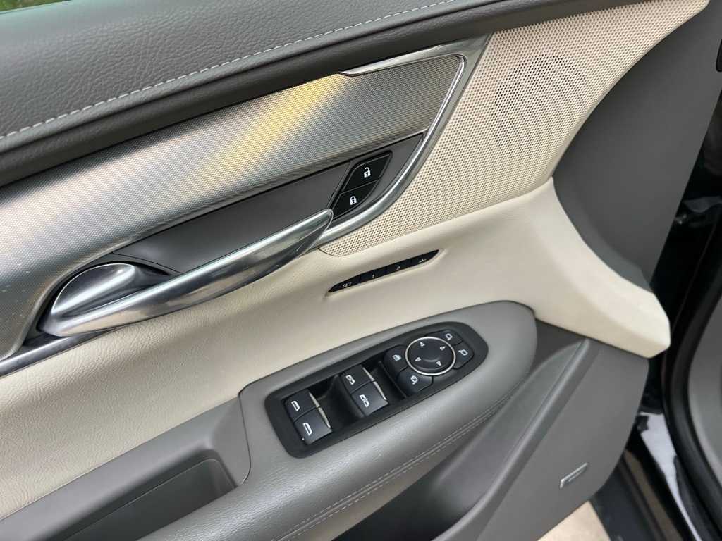 Thumbnail: 2017 Cadillac XT5 - 17