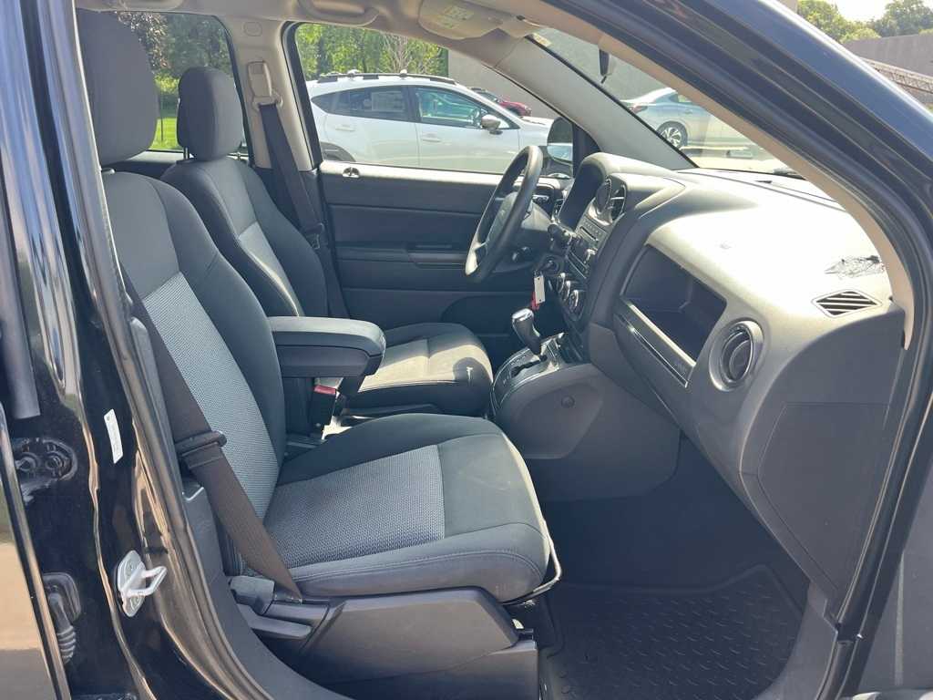 Thumbnail: 2010 Jeep Compass - 16