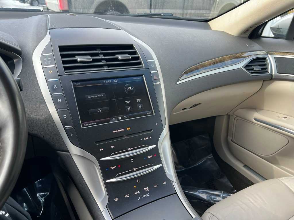 Thumbnail: 2016 Lincoln MKZ - 28