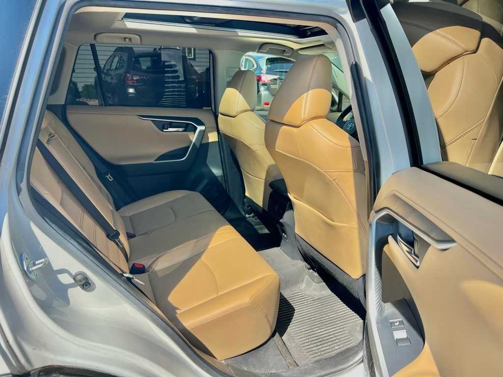 Thumbnail: 2020 Toyota RAV4 - 37