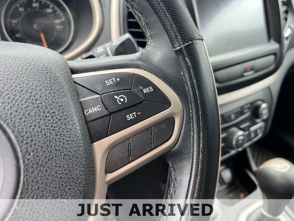 Thumbnail: 2017 Jeep Cherokee - 15
