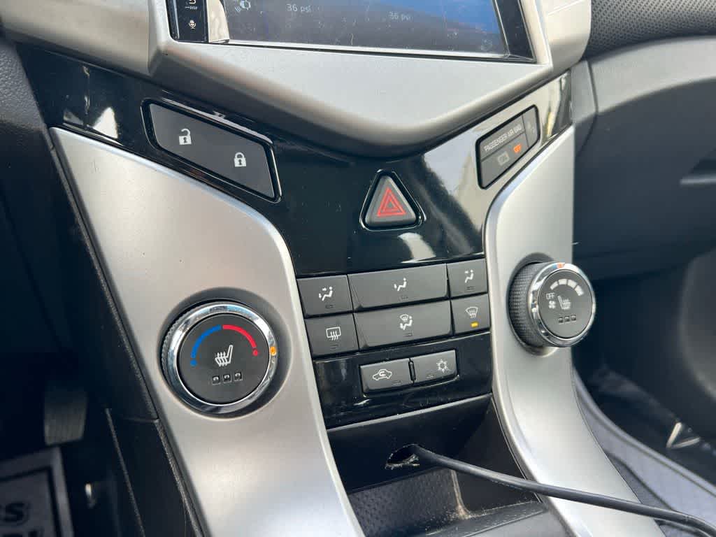 Thumbnail: 2011 Chevrolet Cruze - 29