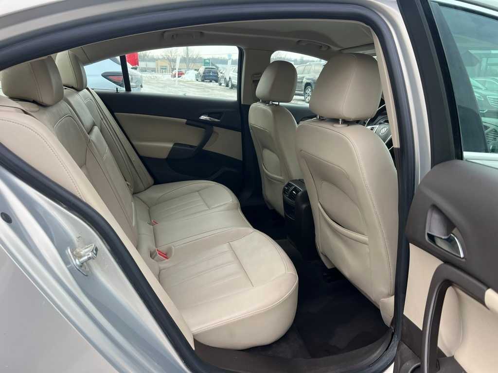 Thumbnail: 2011 Buick Regal - 20