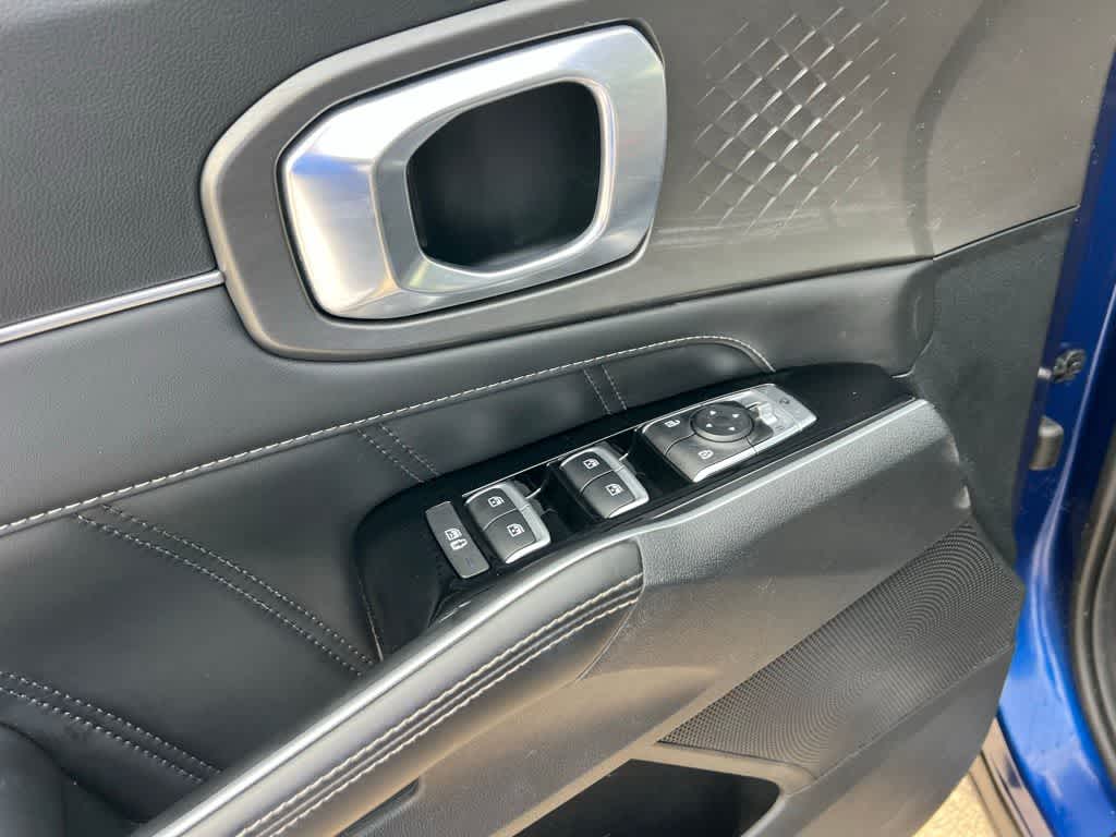 Thumbnail: 2023 Kia Sorento - 16