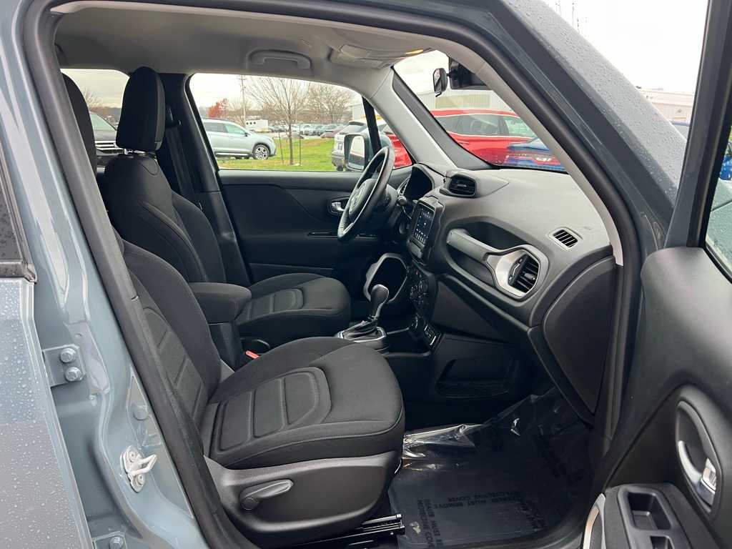 Thumbnail: 2018 Jeep Renegade - 21