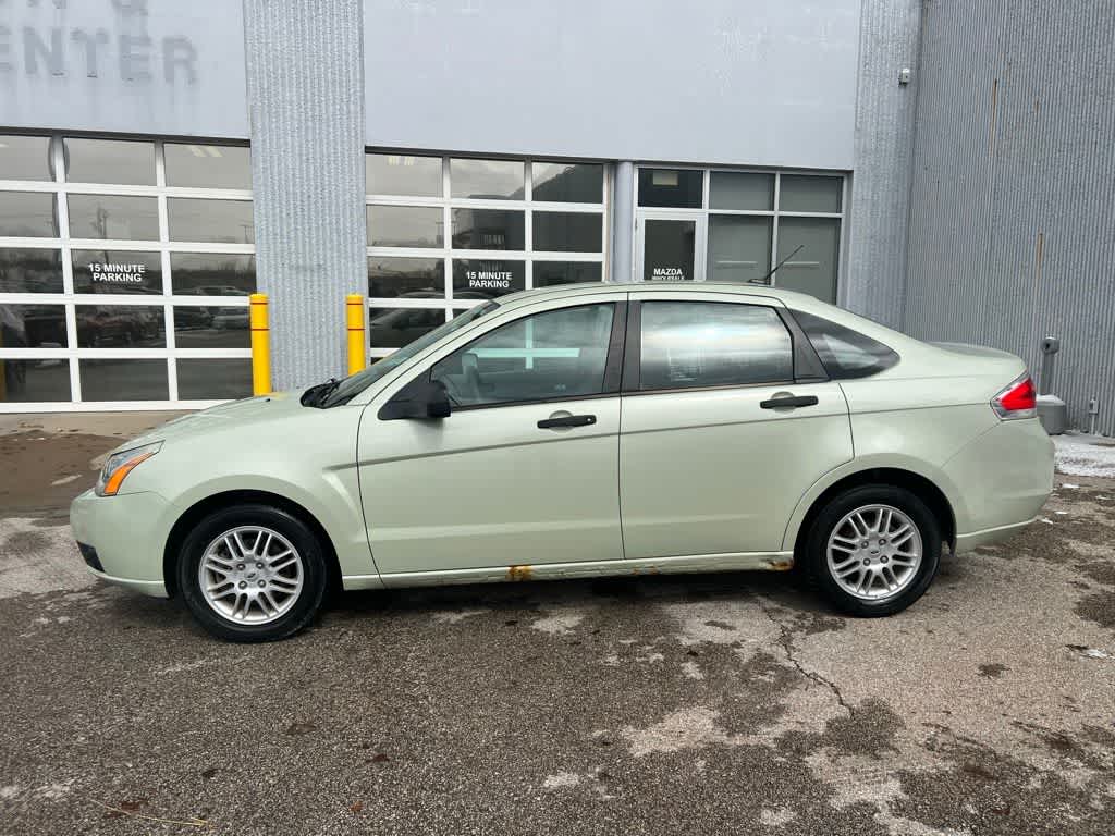 Thumbnail: 2010 Ford Focus - 3