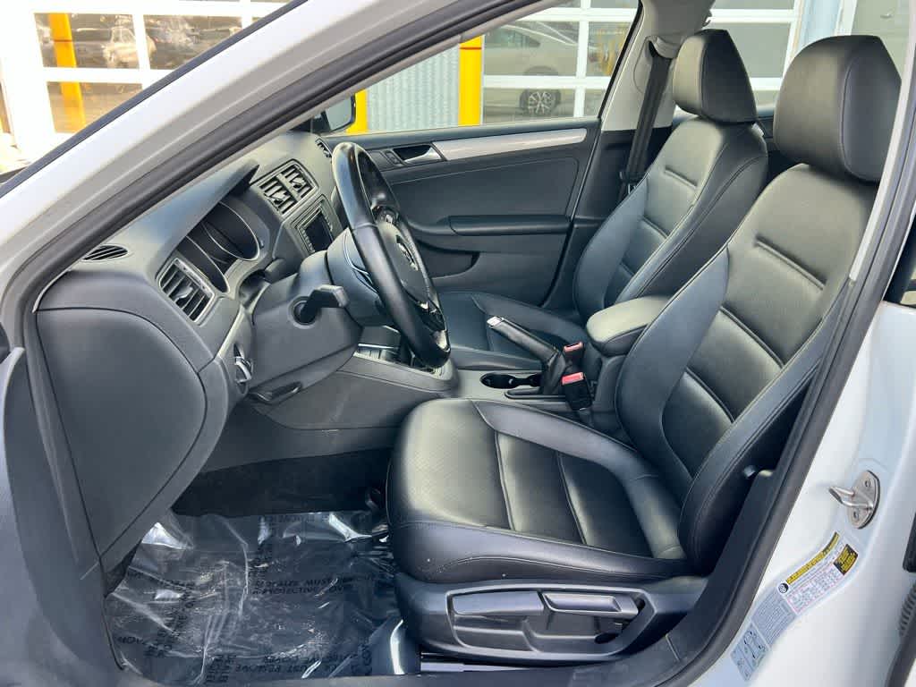 Thumbnail: 2017 Volkswagen Jetta - 15