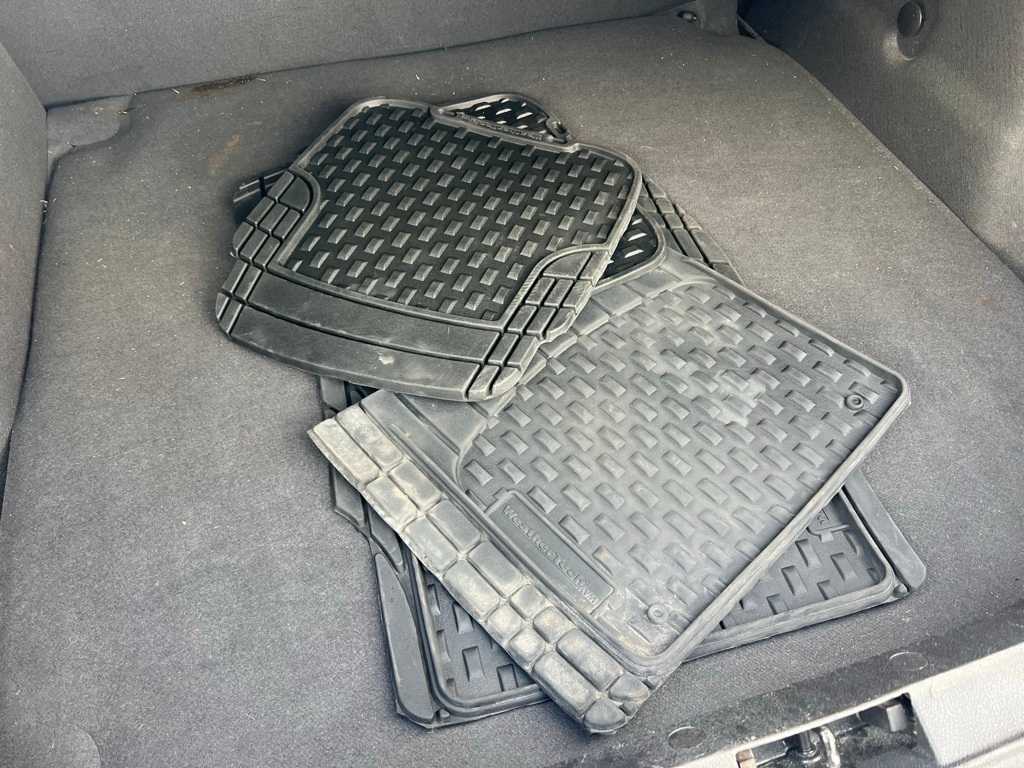 2014 Ford Focus SE 33