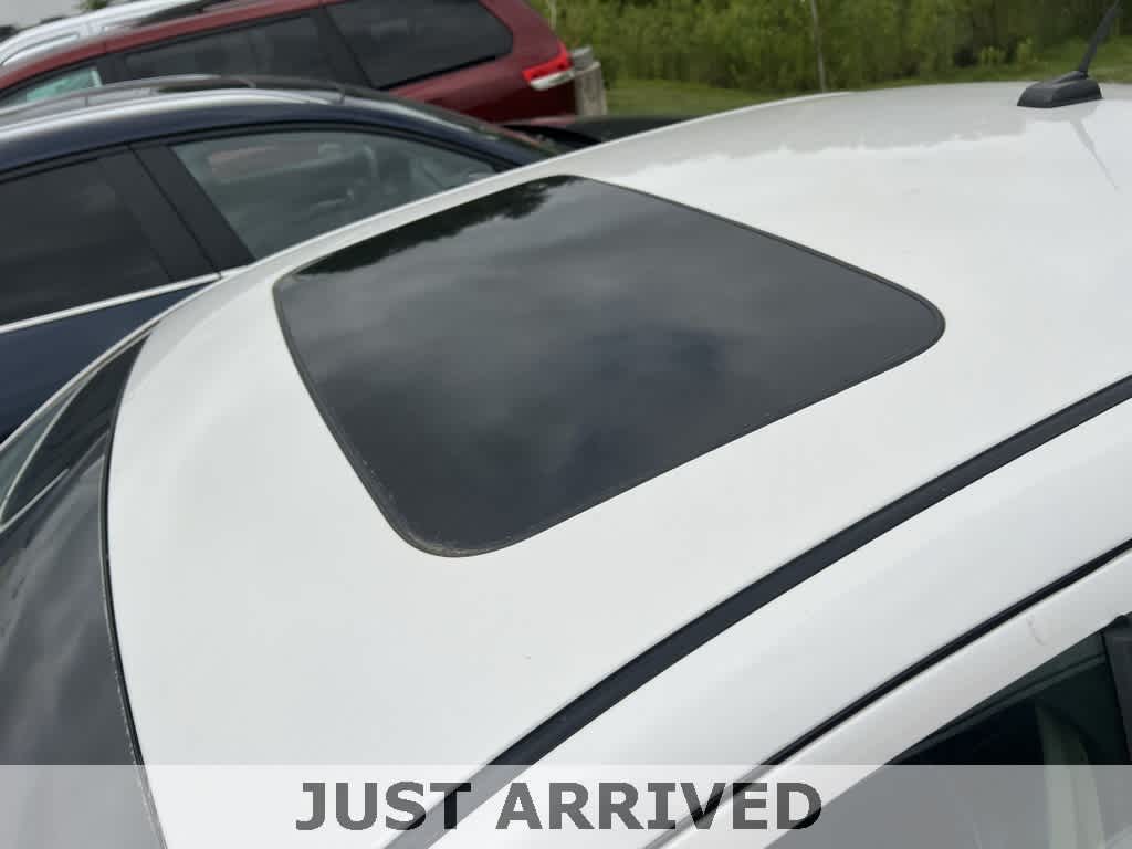 Thumbnail: 2011 Mercury Milan - 18