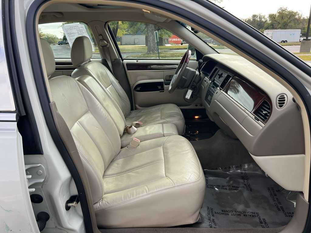 Thumbnail: 2005 Lincoln Town Car - 27