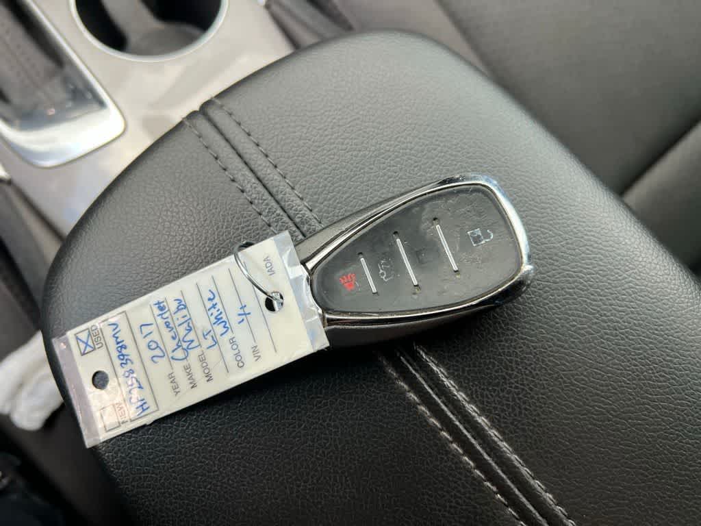 Thumbnail: 2017 Chevrolet Malibu - 25