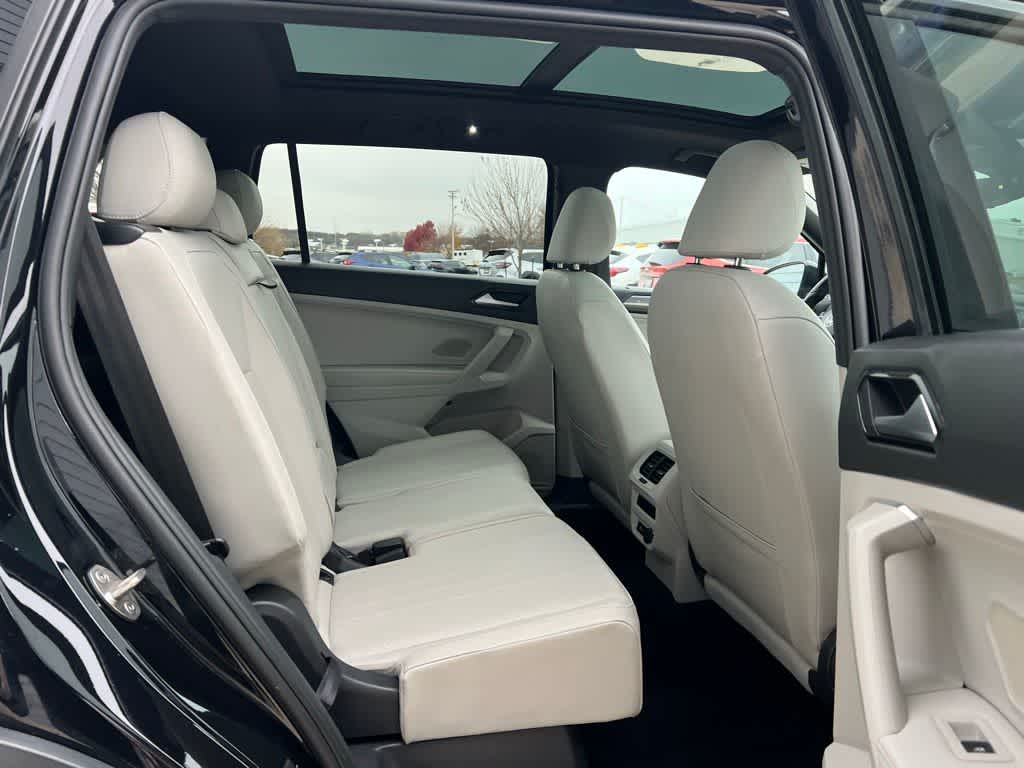 Thumbnail: 2023 Volkswagen Tiguan - 17