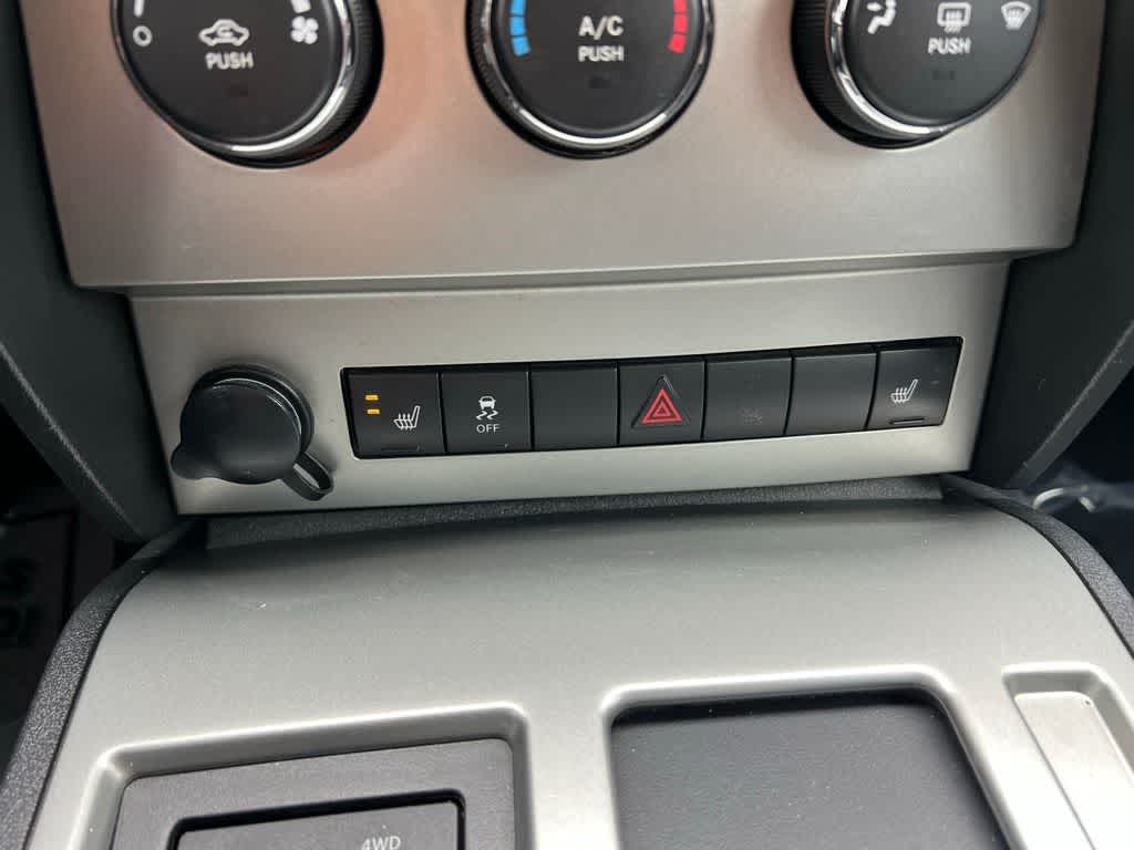 Thumbnail: 2011 Dodge Nitro - 39