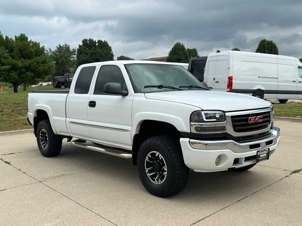 Thumbnail: 2005 GMC Sierra 2500 - 8