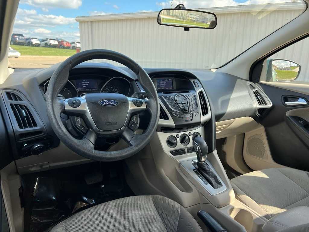 2012 Ford Focus SE 18