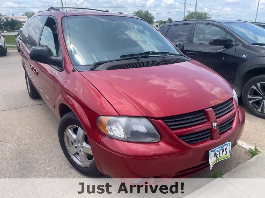 2005 Dodge Grand Caravan SXT 2