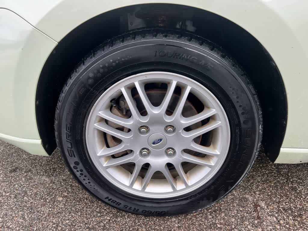 Thumbnail: 2010 Ford Focus - 10
