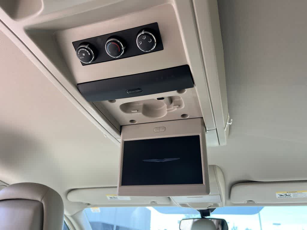 Thumbnail: 2012 Chrysler Town & Country - 22