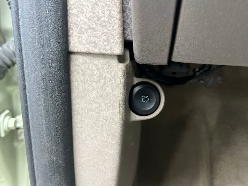 Thumbnail: 2010 Ford Focus - 17