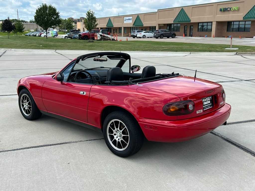 Thumbnail: 1995 Mazda MX-5 Miata - 4