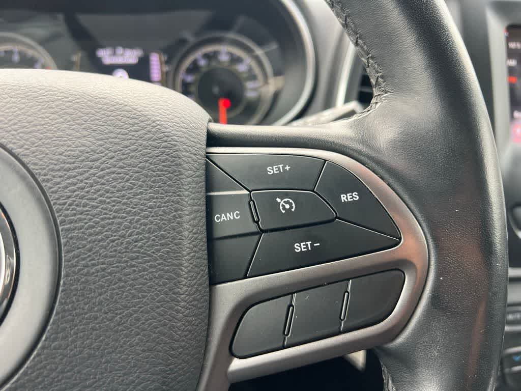 Thumbnail: 2019 Jeep Cherokee - 20